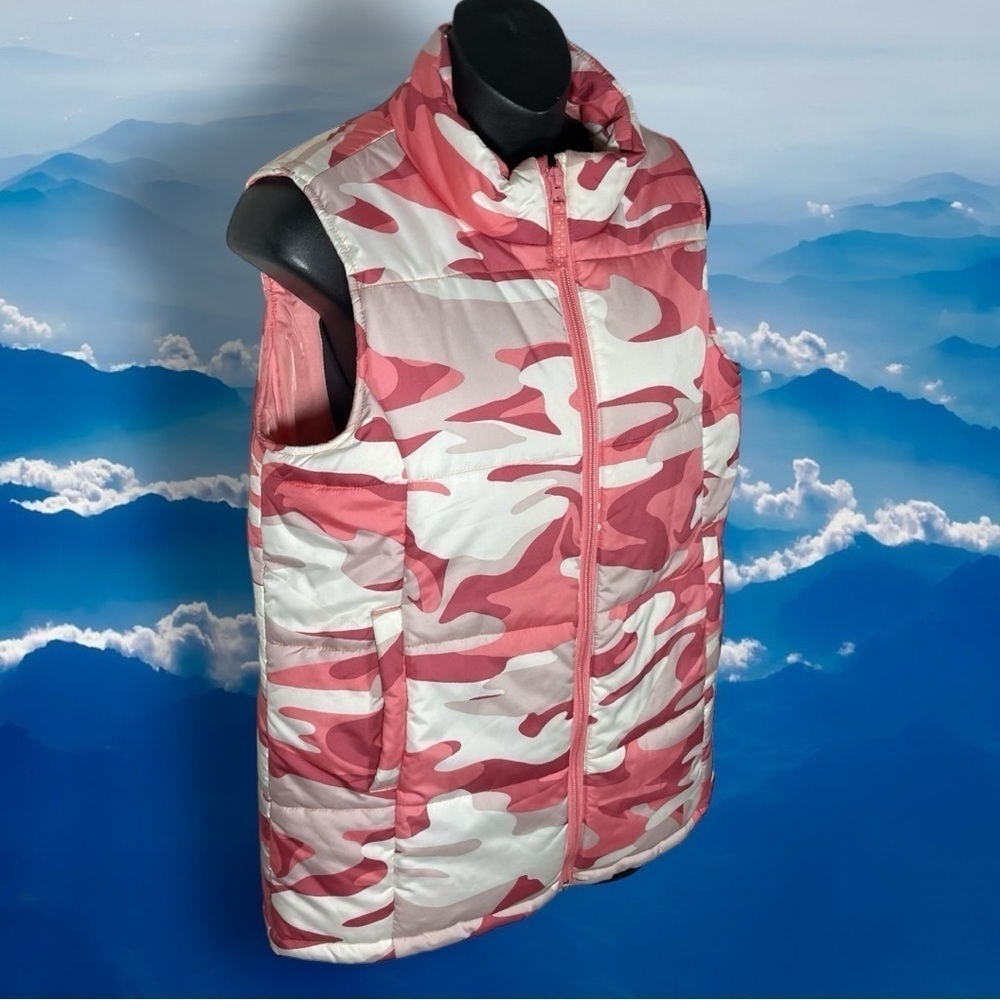 Lands’ End Girl’s Camouflage Puffer Vest Size 16 Peach, Pink, Coral and White